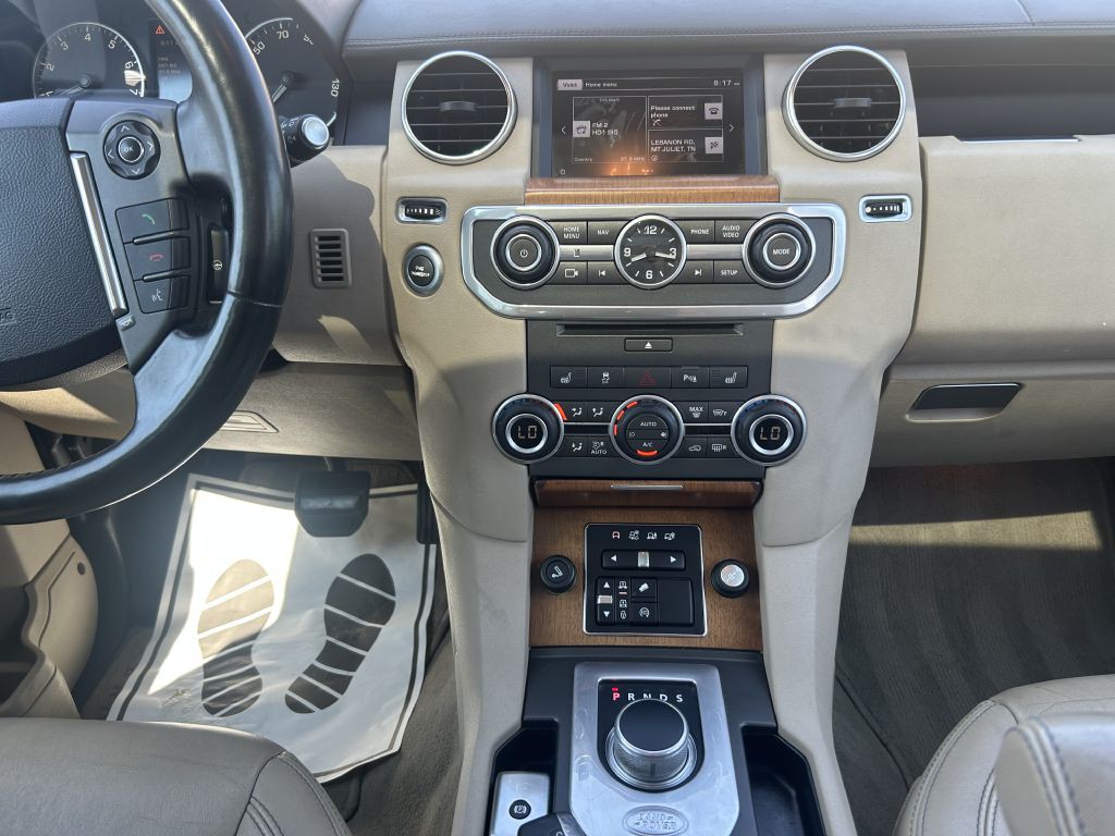 2016 Land Rover LR4 Image 18