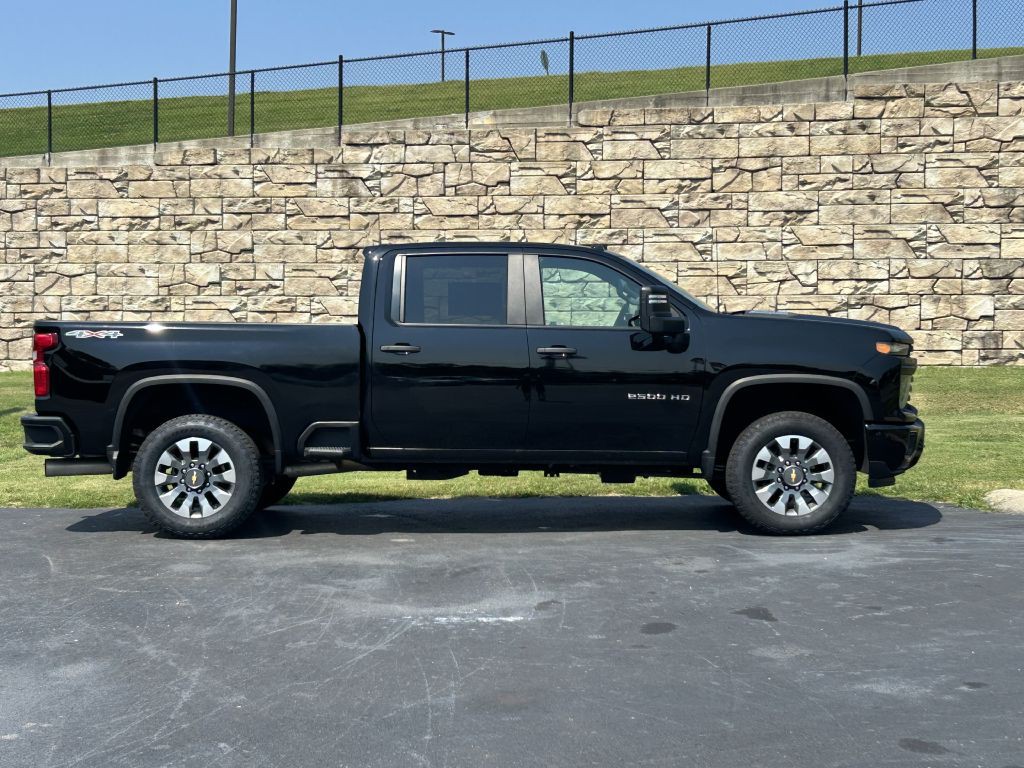 2024 Chevrolet Silverado 1500 Image 3