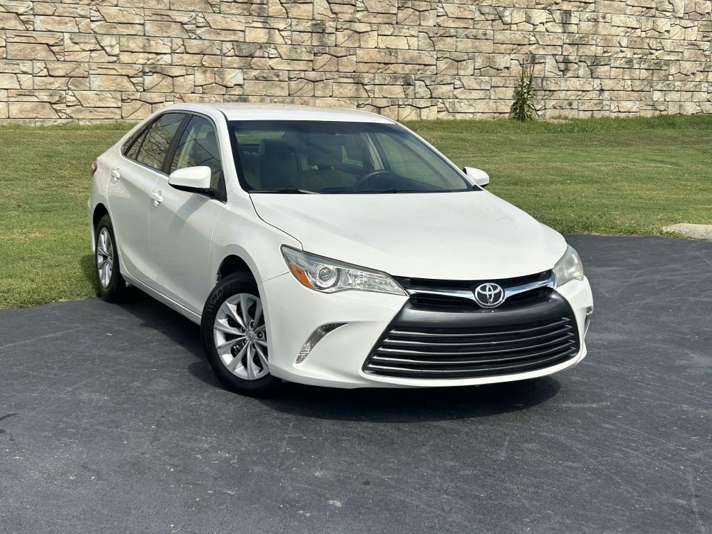 2016 Toyota Camry Image 1