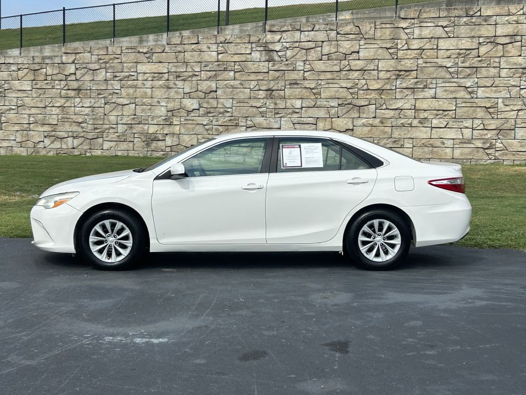 2016 Toyota Camry Image 2