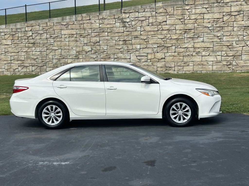 2016 Toyota Camry Image 3