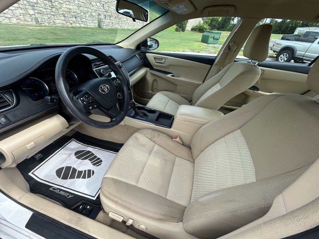 2016 Toyota Camry Image 9
