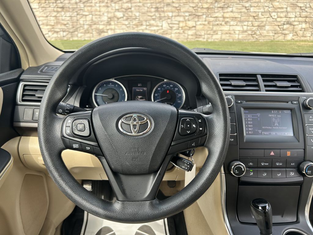 2016 Toyota Camry Image 16