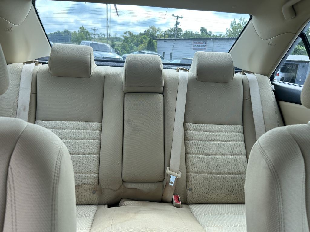 2016 Toyota Camry Image 19