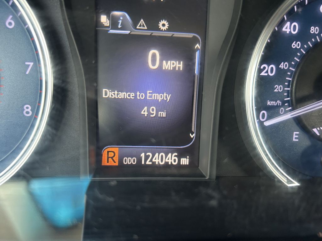 2016 Toyota Camry Image 21