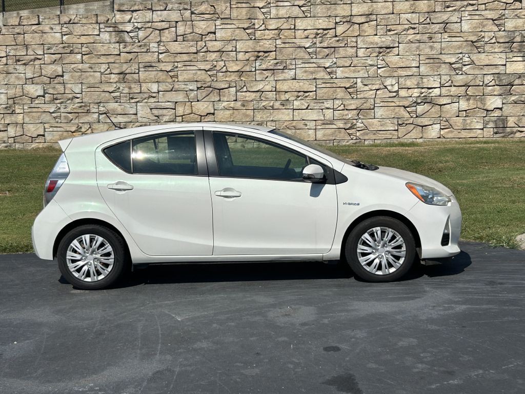 2013 Toyota Prius Image 3