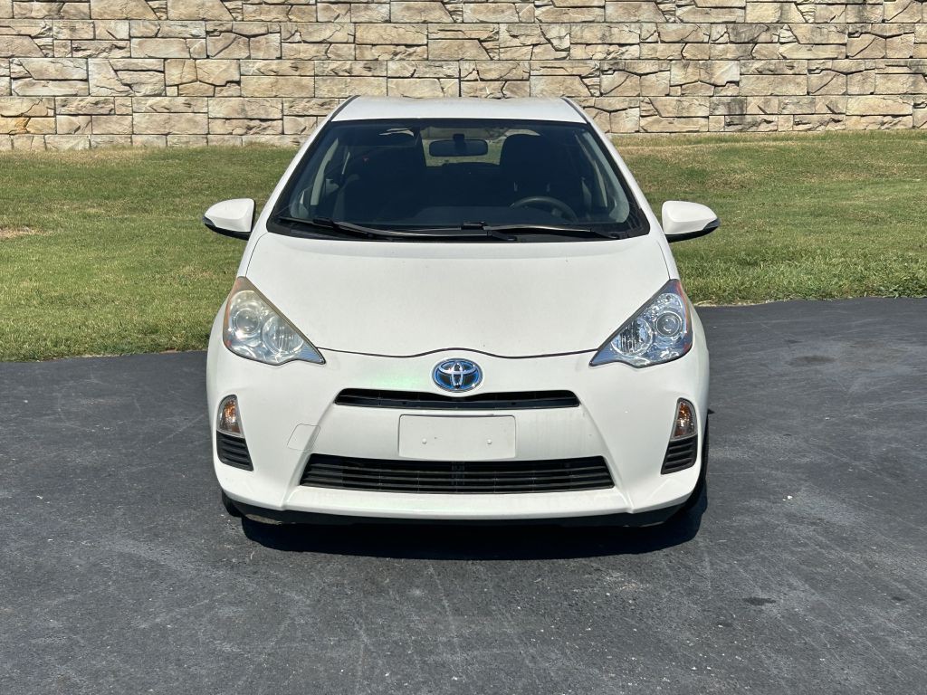 2013 Toyota Prius Image 4