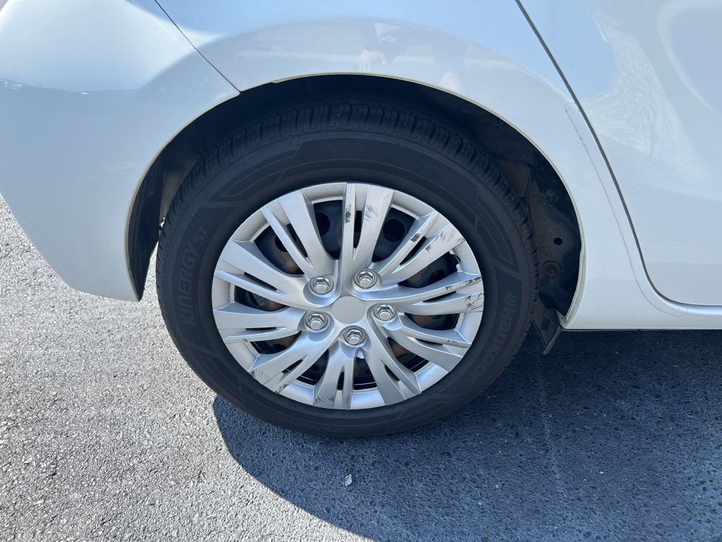 2013 Toyota Prius Image 6