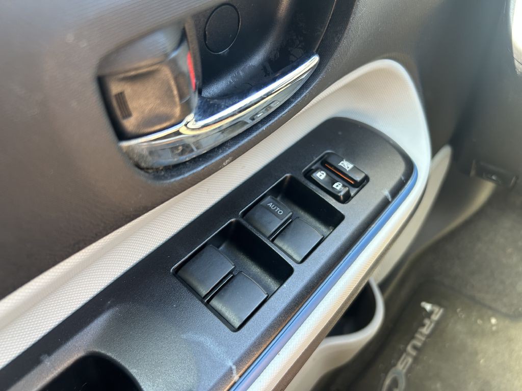 2013 Toyota Prius Image 7