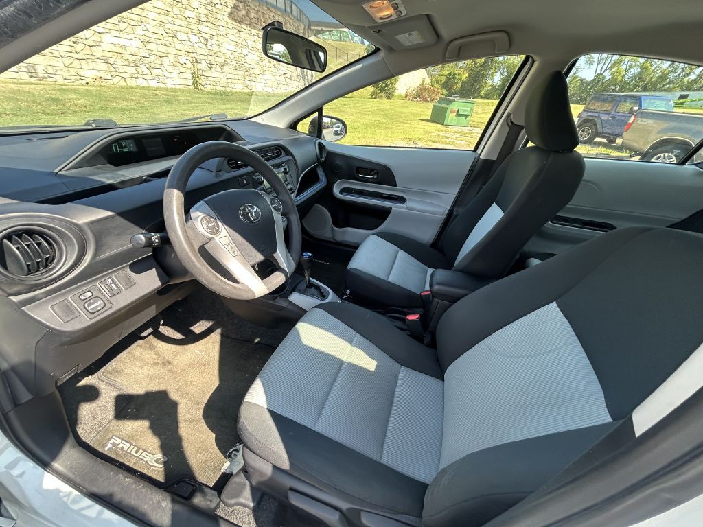 2013 Toyota Prius Image 9