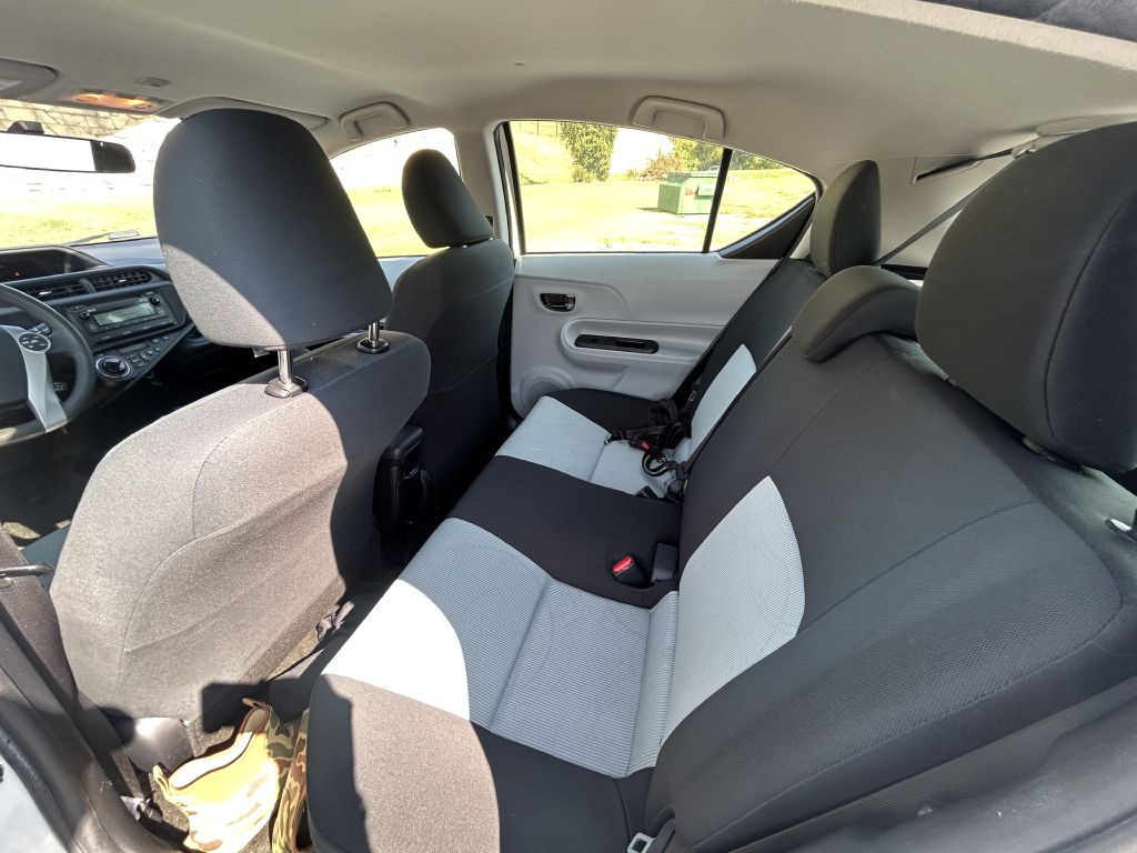 2013 Toyota Prius Image 10