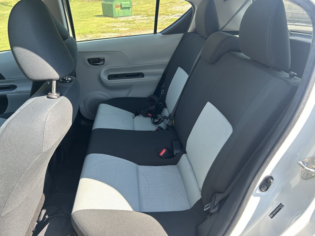 2013 Toyota Prius Image 11