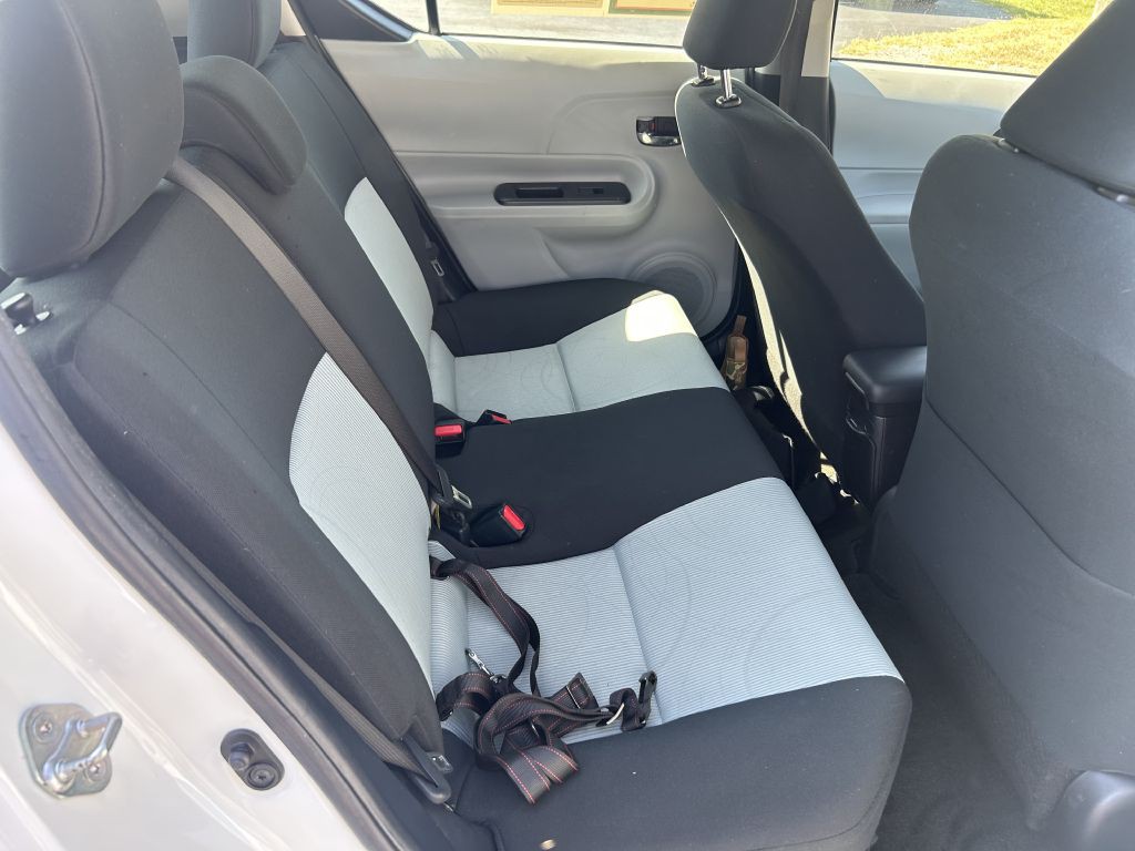 2013 Toyota Prius Image 12
