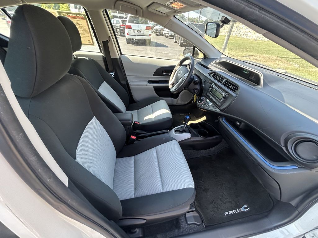 2013 Toyota Prius Image 18