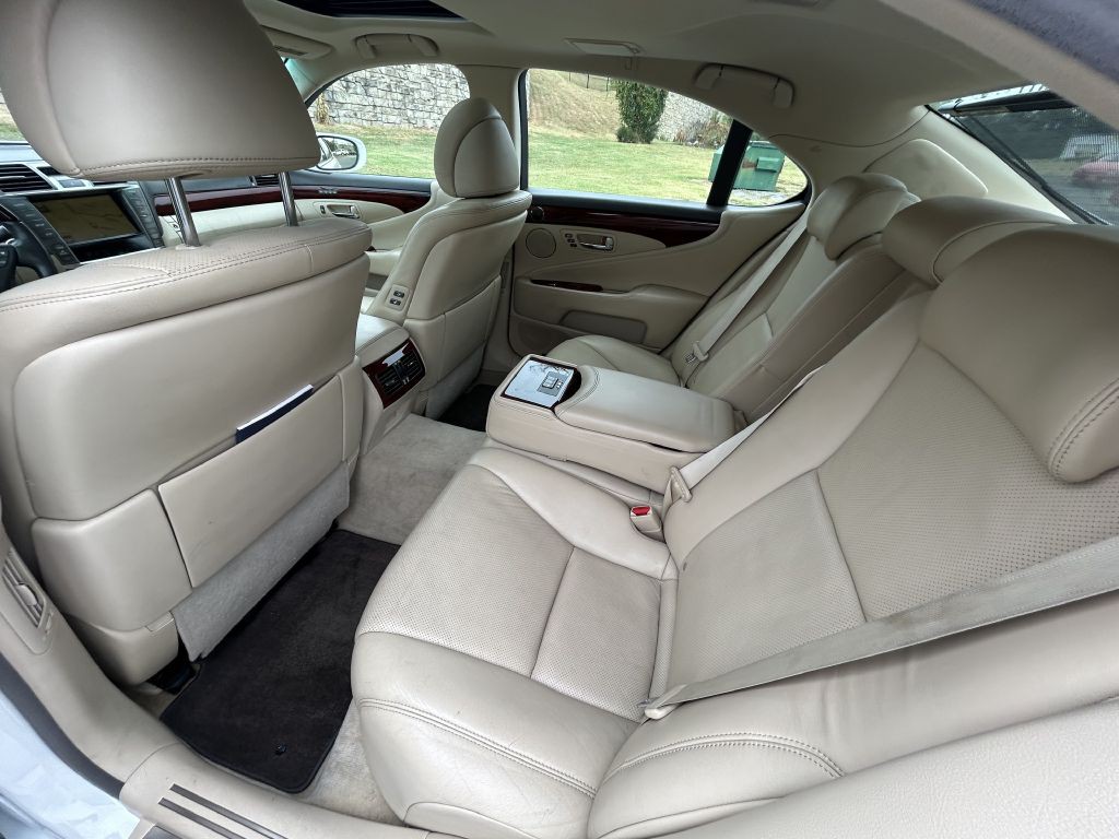 2010 Lexus LS 460 Image 10