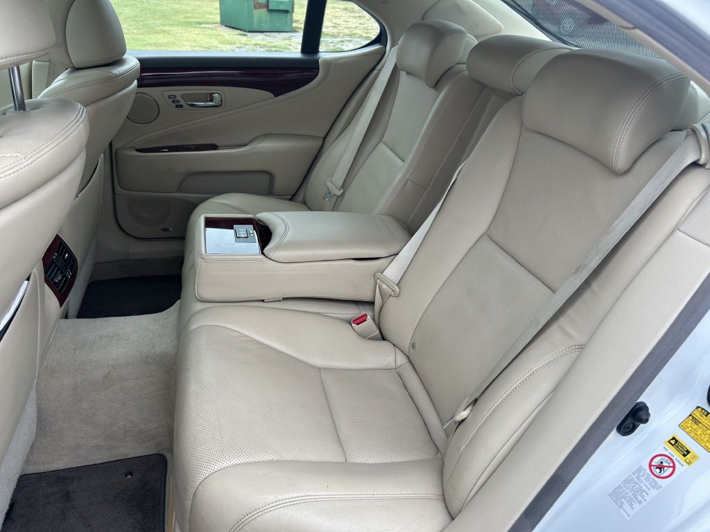 2010 Lexus LS 460 Image 11