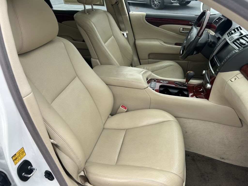 2010 Lexus LS 460 Image 17