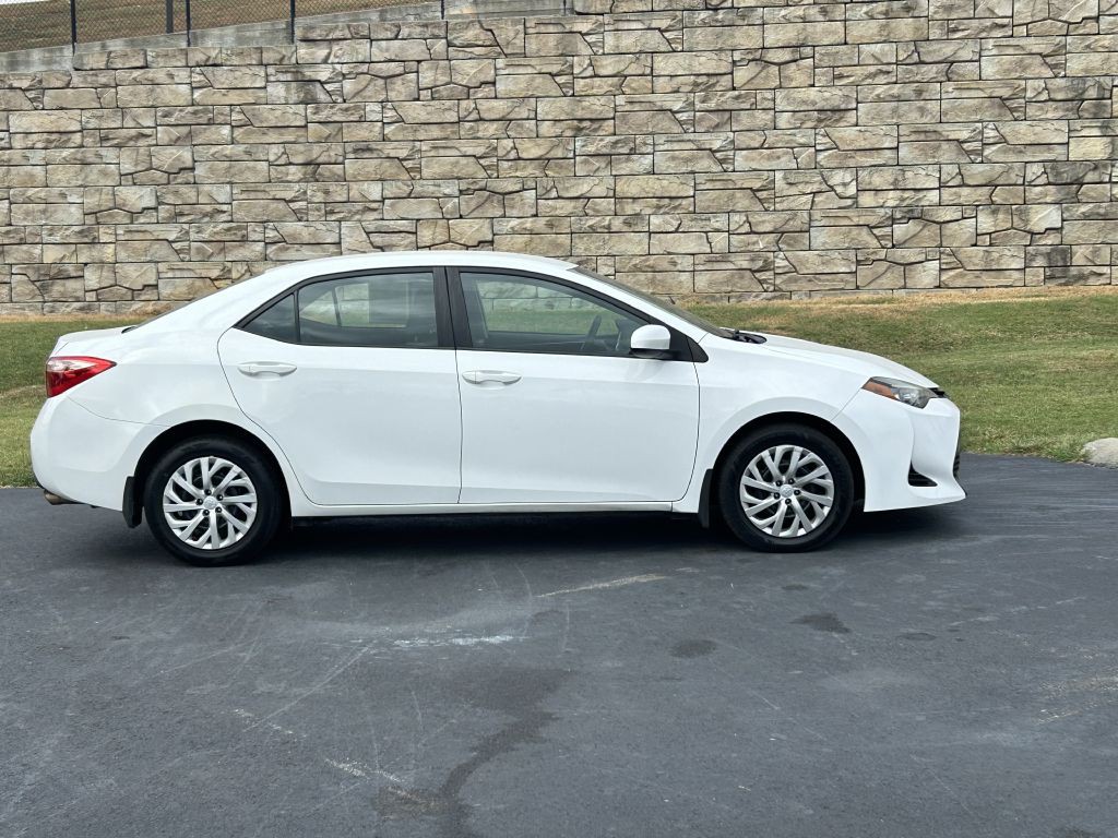 2017 Toyota Corolla Image 3
