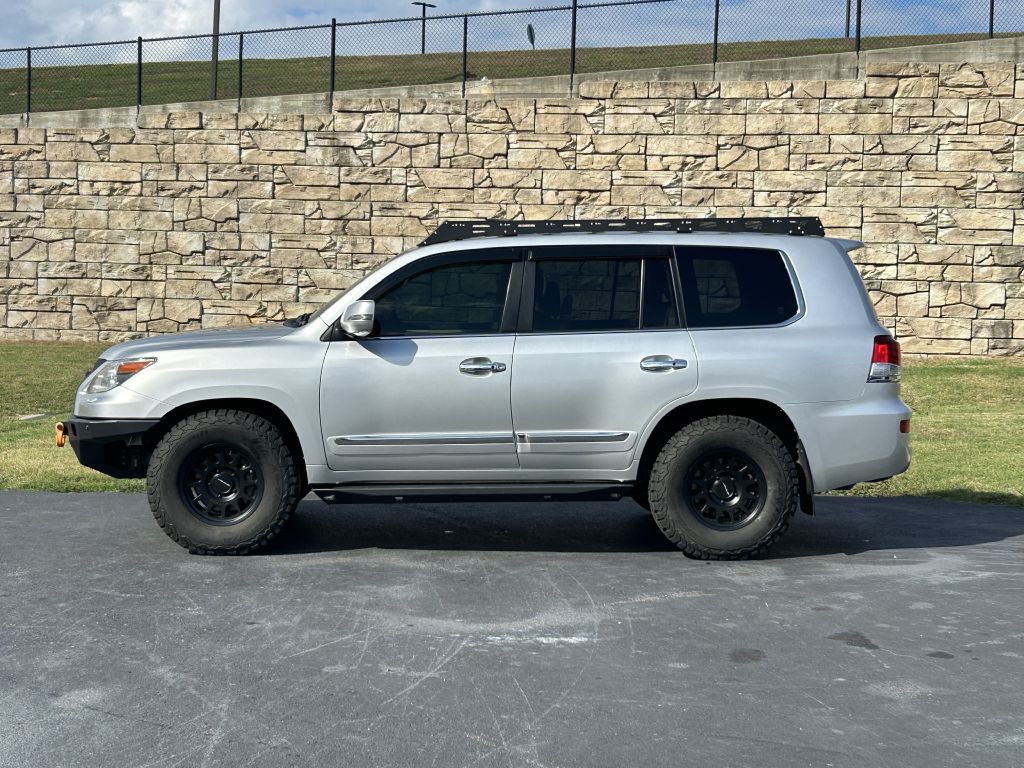 2013 Lexus LX Image 2