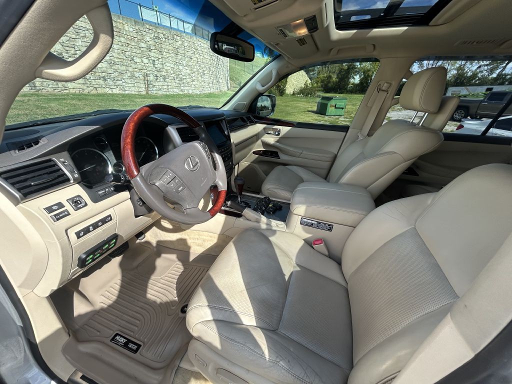2013 Lexus LX Image 9