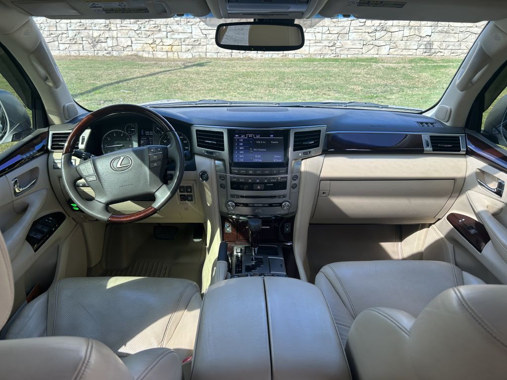 2013 Lexus LX Image 17