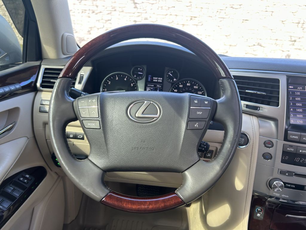 2013 Lexus LX Image 20