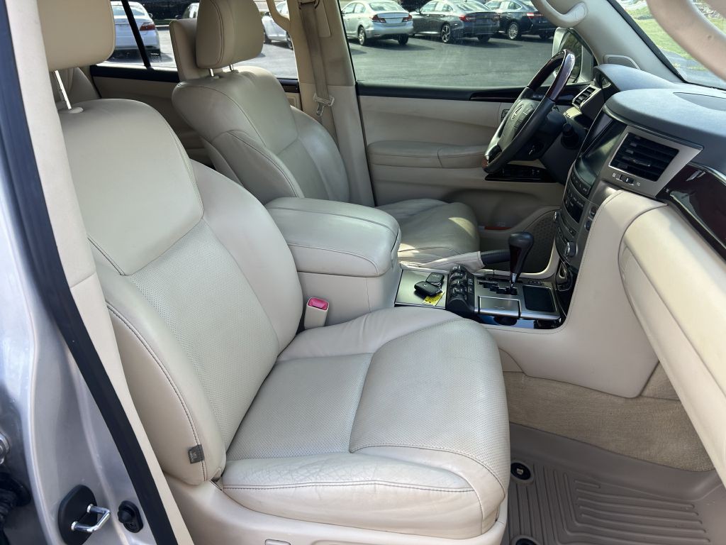 2013 Lexus LX Image 21