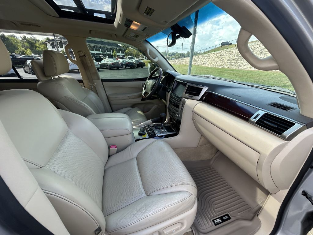 2013 Lexus LX Image 22