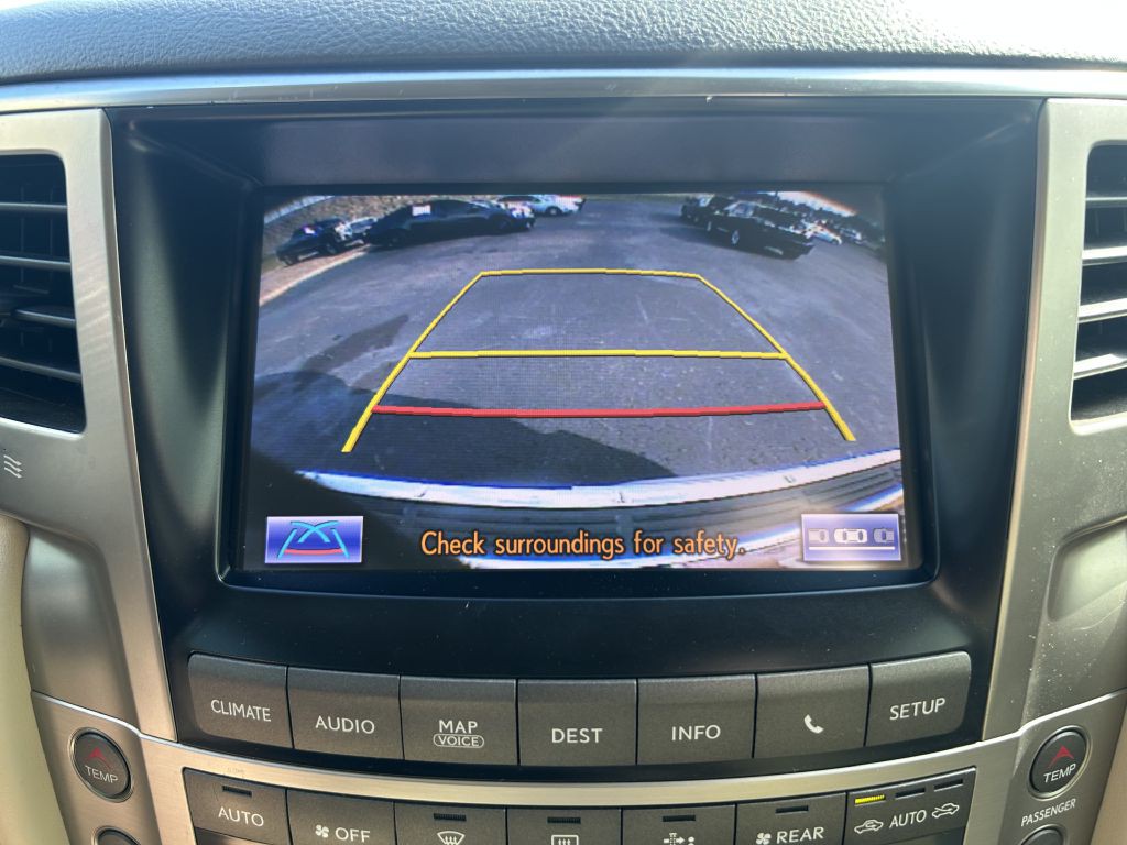 2013 Lexus LX Image 24