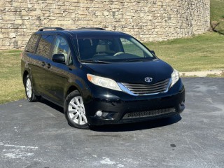 Image for 2014 Toyota Sienna XLE ID: 7734690