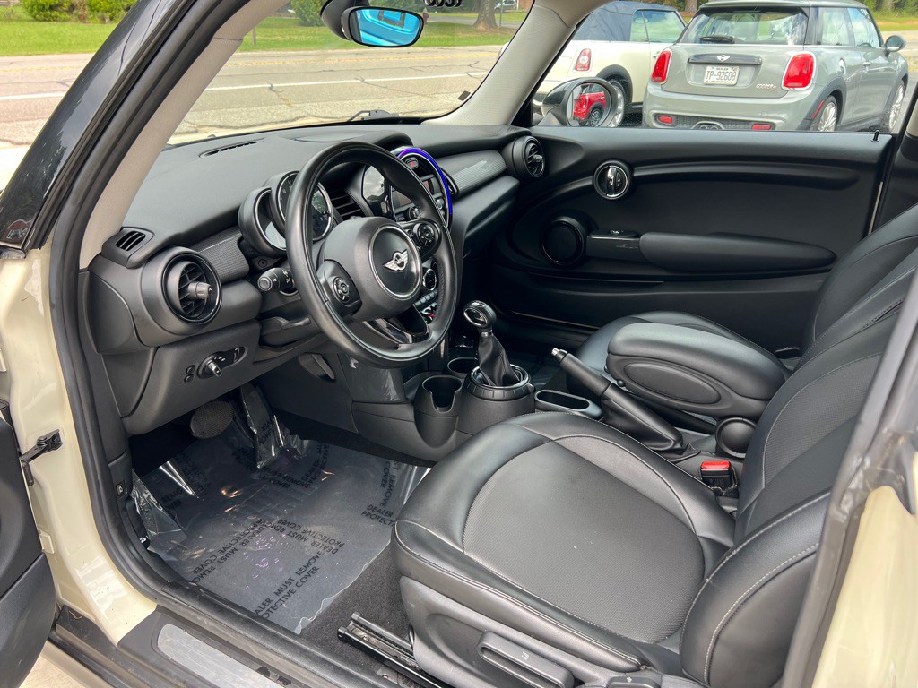 2015 MINI Cooper Image 13