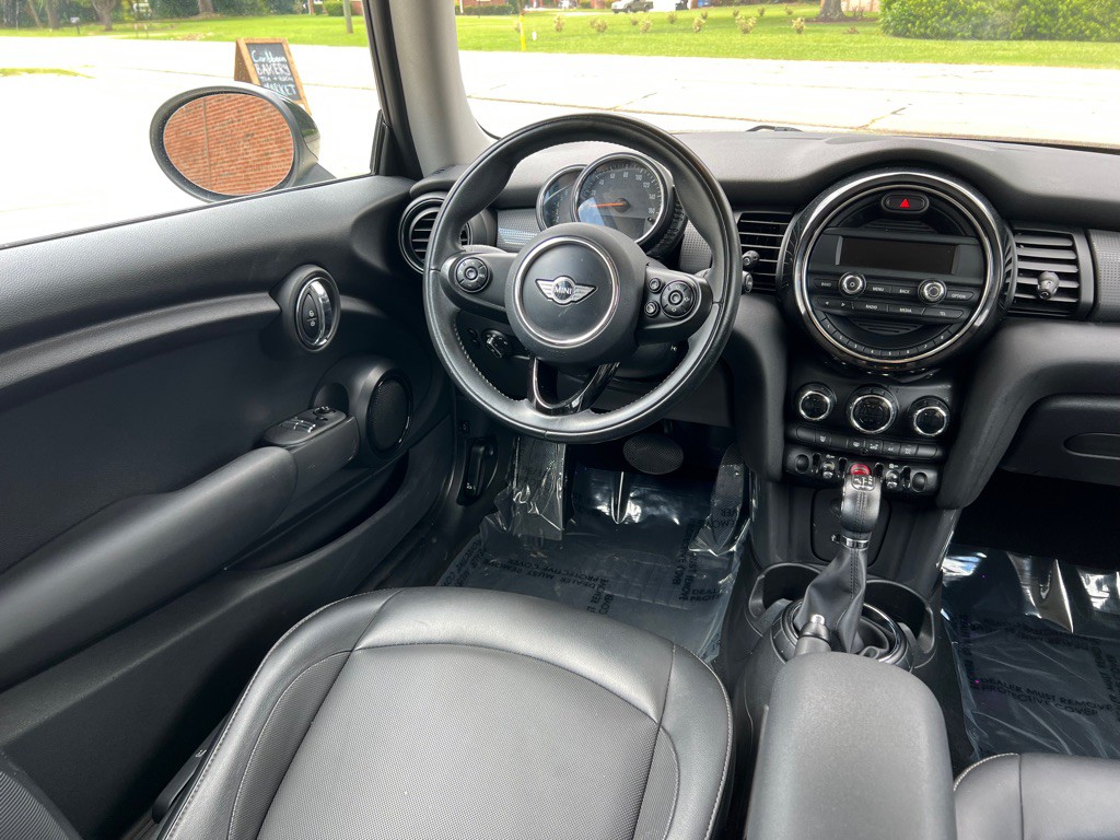 2015 MINI Cooper Image 22