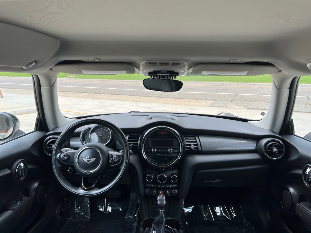 2015 MINI Cooper Image 24