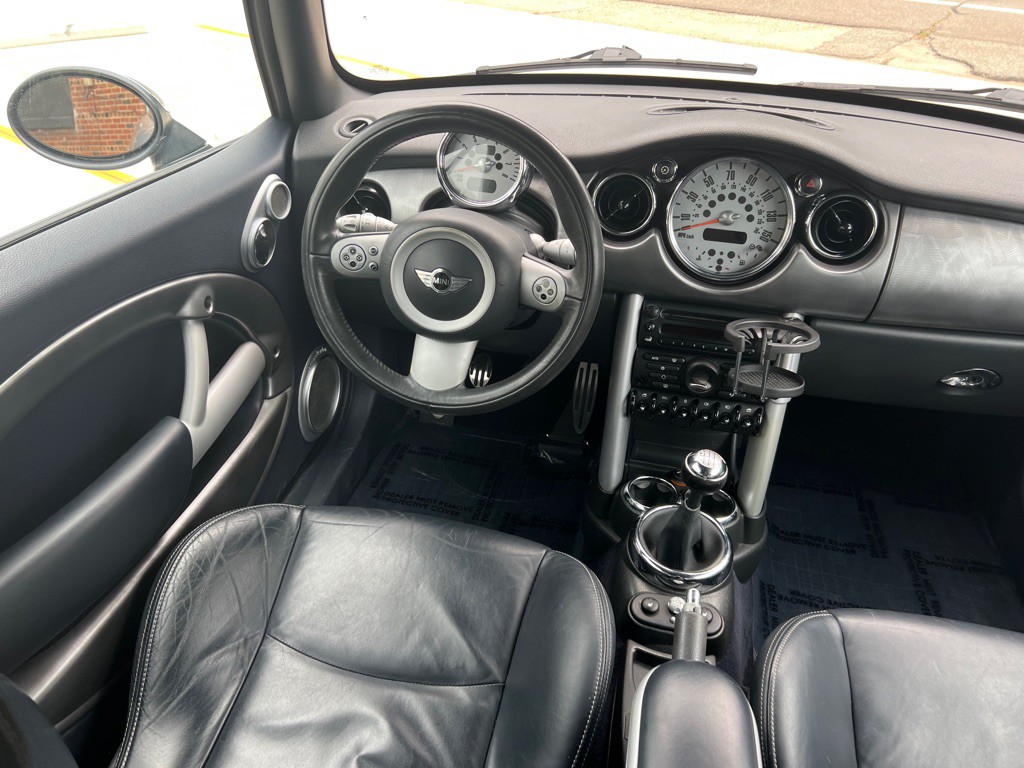 2007 MINI Cooper Image 30