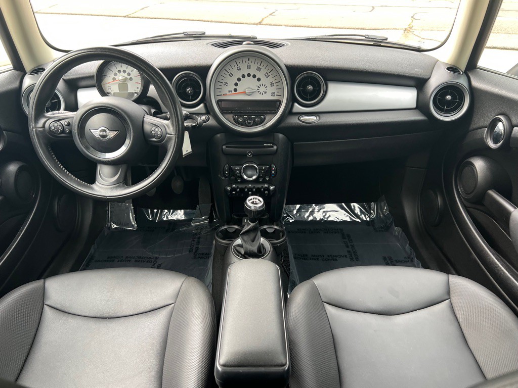2013 MINI Cooper Image 20