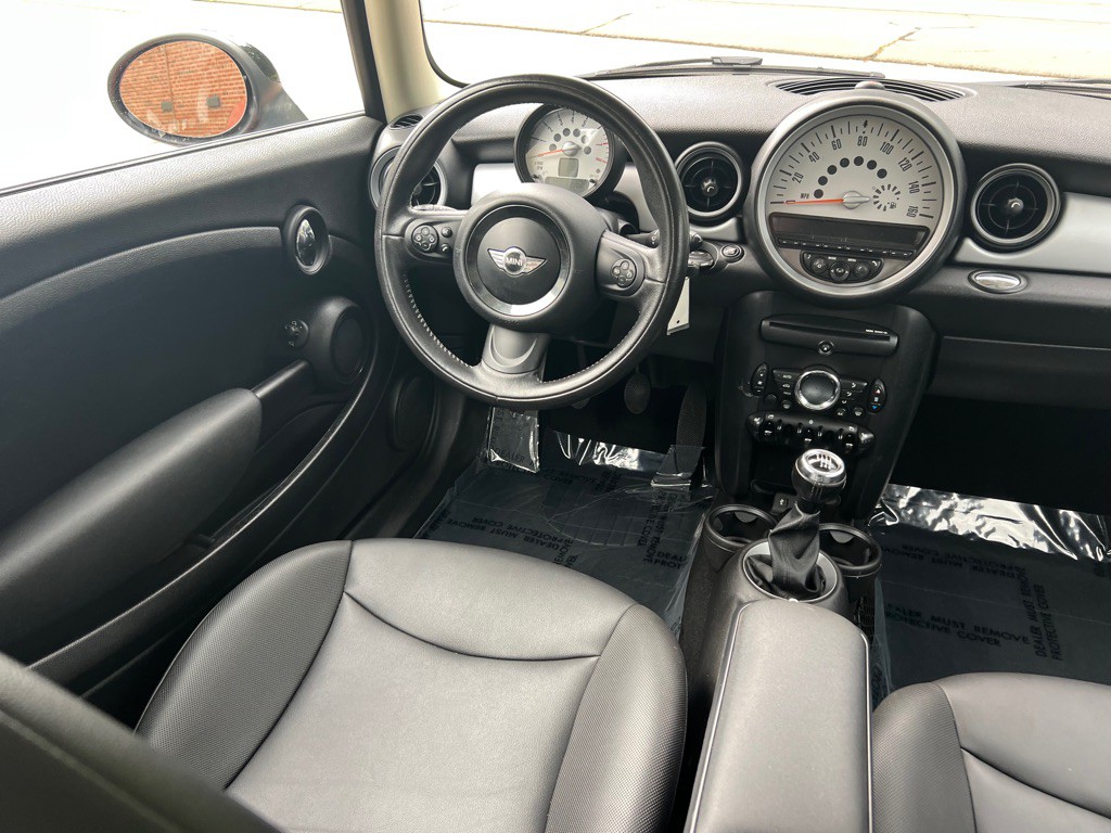 2013 MINI Cooper Image 21