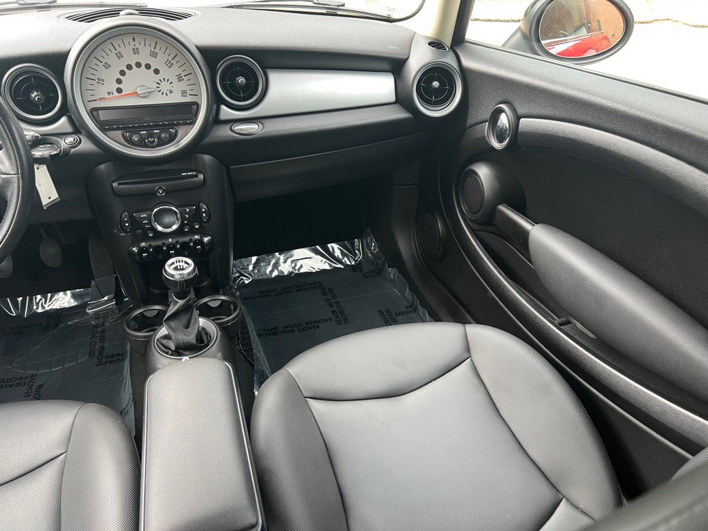 2013 MINI Cooper Image 22