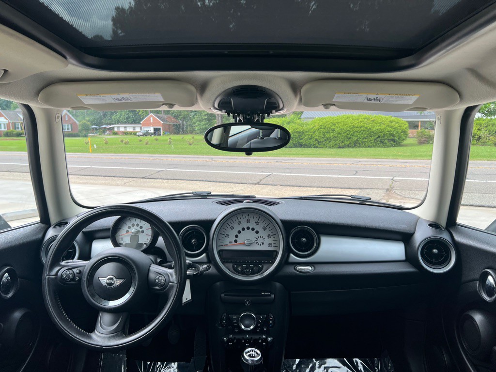 2013 MINI Cooper Image 23