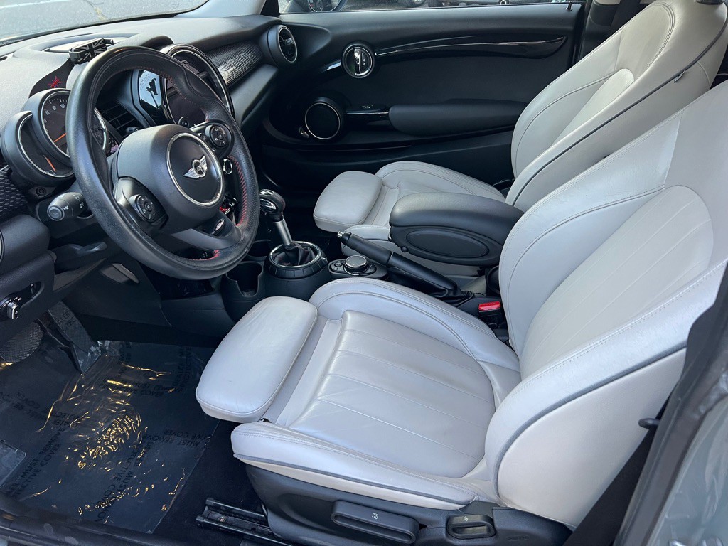 2015 MINI Cooper Image 12