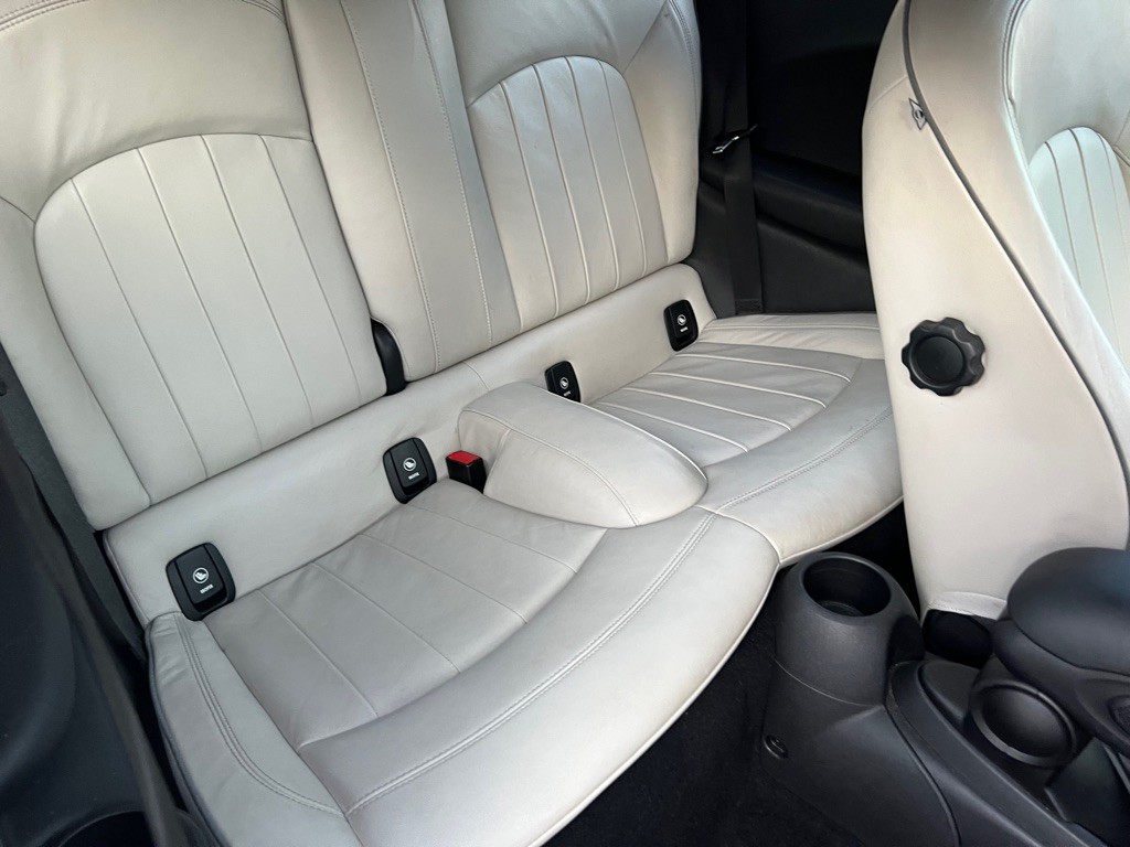 2015 MINI Cooper Image 18