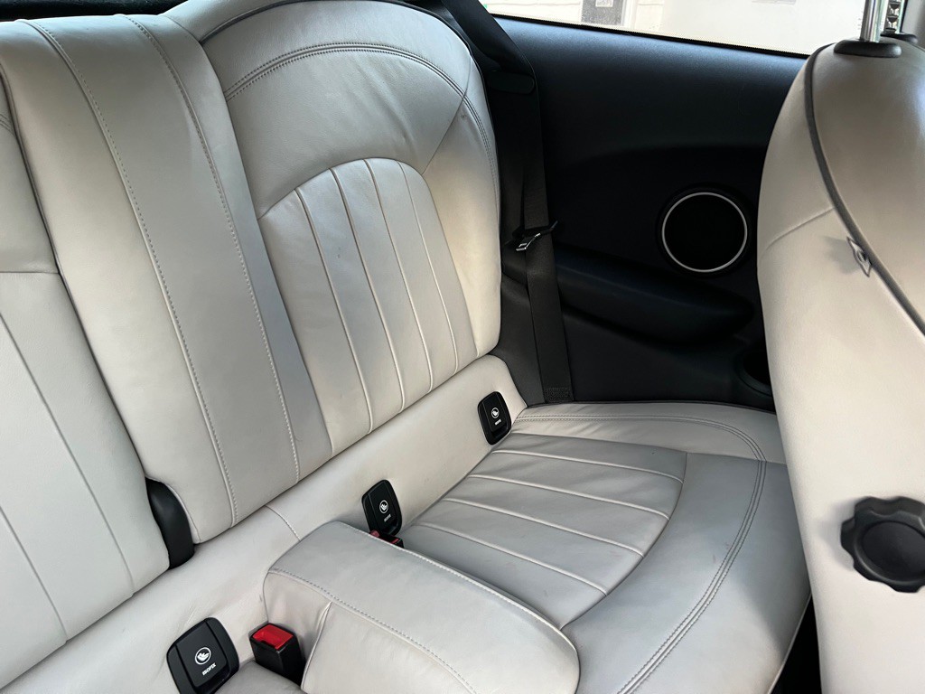 2015 MINI Cooper Image 19