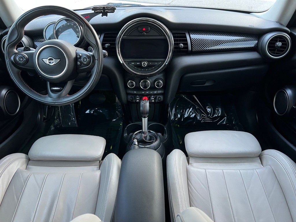 2015 MINI Cooper Image 20