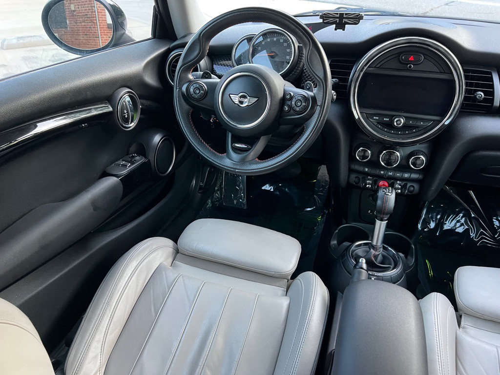2015 MINI Cooper Image 21