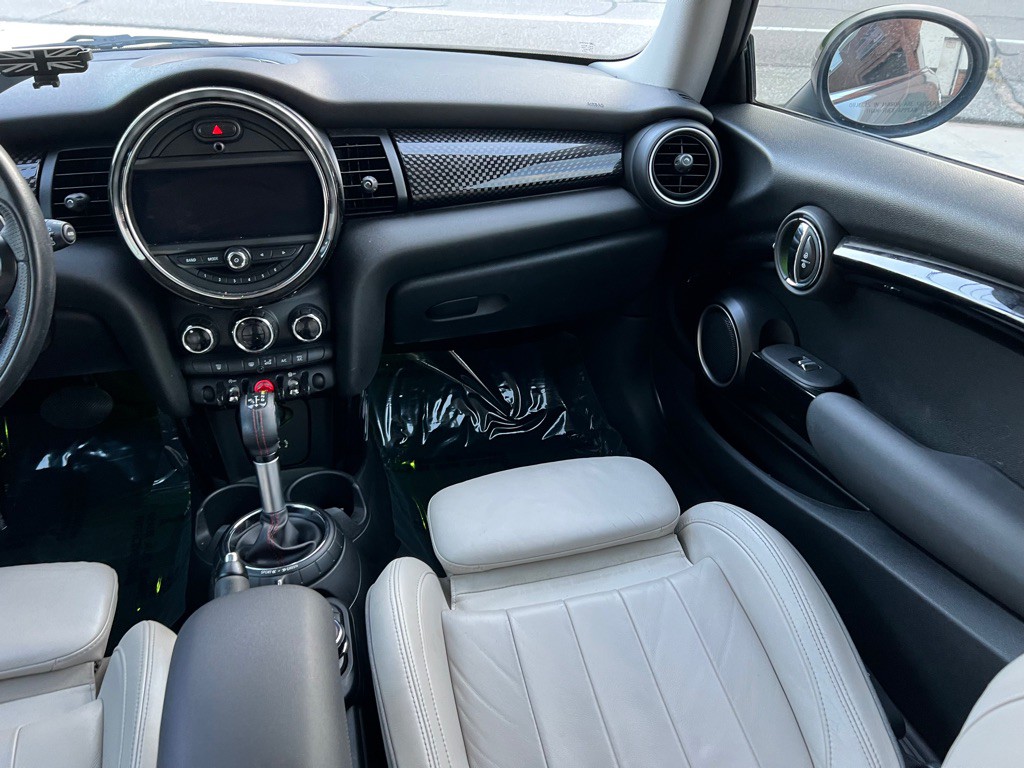2015 MINI Cooper Image 22