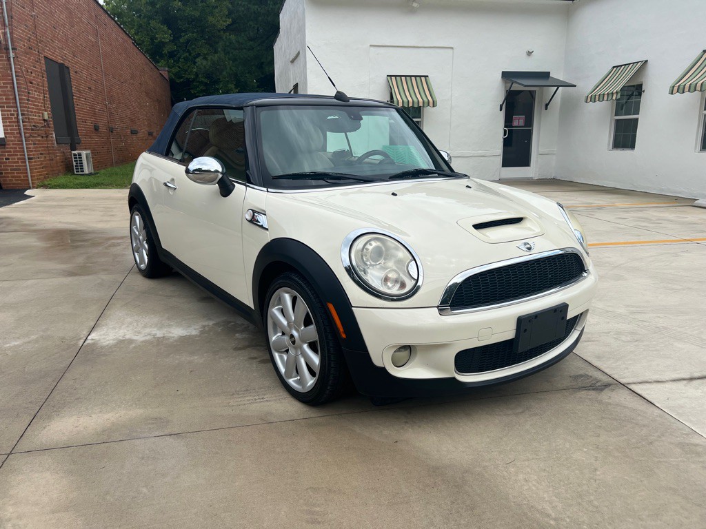 2009 MINI Cooper Image 1