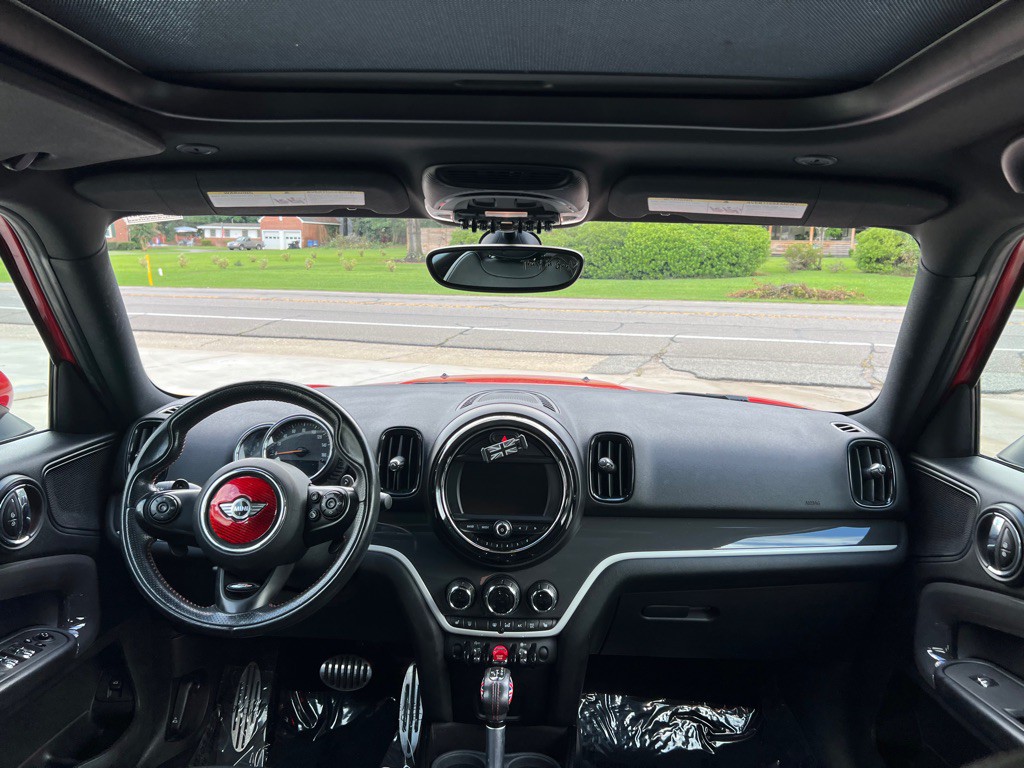 2017 MINI Countryman Image 25