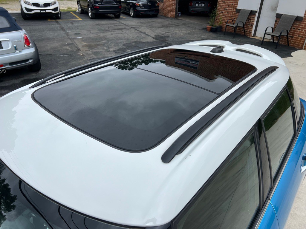 2017 MINI Cooper Image 11