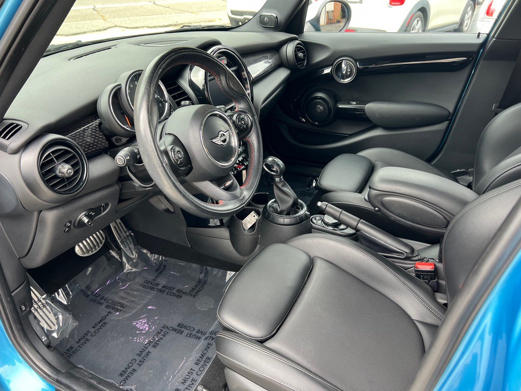 2017 MINI Cooper Image 12
