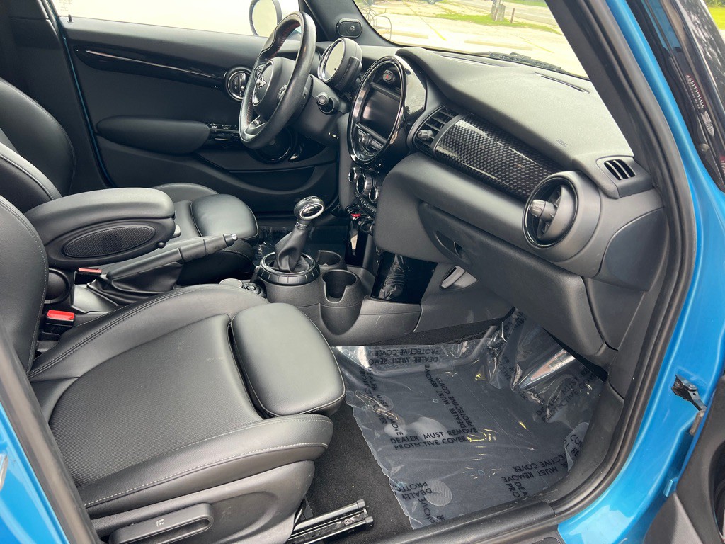 2017 MINI Cooper Image 16