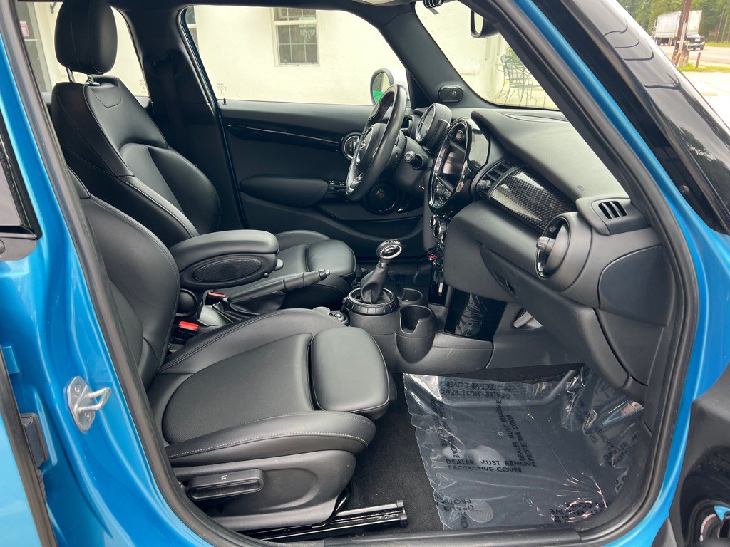 2017 MINI Cooper Image 17